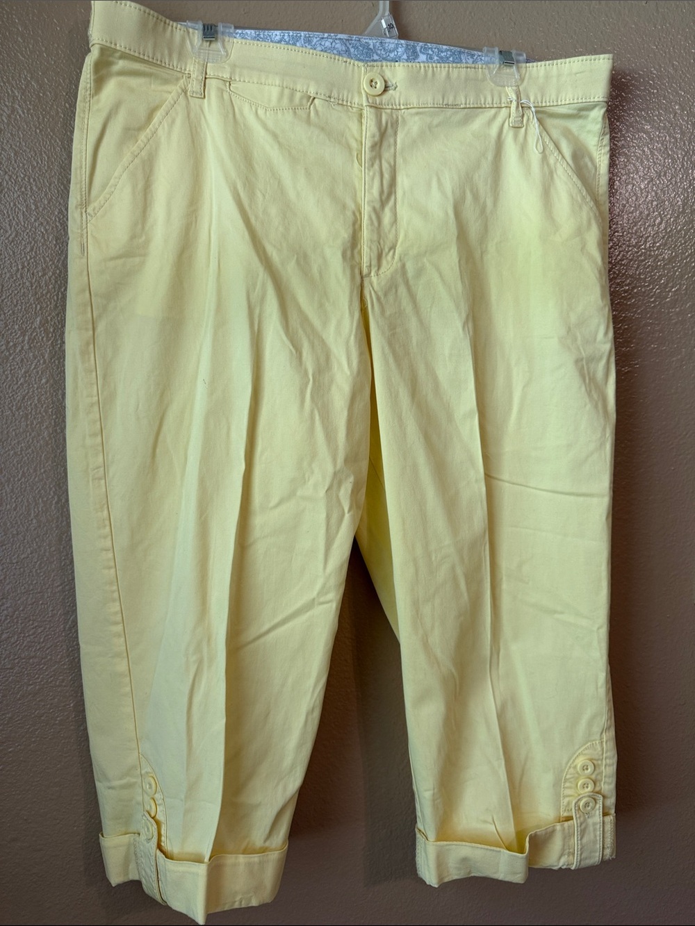 Lee Pale Yellow Capri Pants with Cuffed Hem